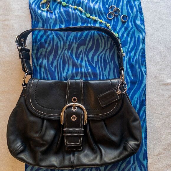 SOLD- Coach Soho Black Leather Flap Shoulder Bag | Y2K Vintage - Picture 1 of 12